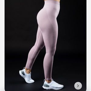 Alphabets amplify leggings viola